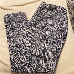 Zenergy by Chico’s black and white leggings size 2